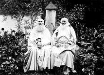 Unikalny kadr dwóch ostatnich eremitów  na Bielanach. Ojciec Florian z prawej.