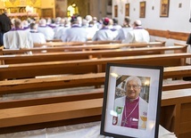 Zmarły kapłan był proboszczem miejscowej parafii od 1980 r.