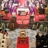 W pogrzebie uczestniczyli biskupi, księża i wierni z różnych części Polski.