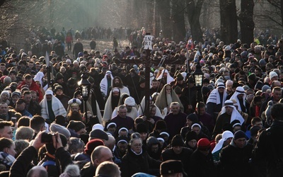 Dlaczego kalwaryjskie misteria przyciągają tłumy?