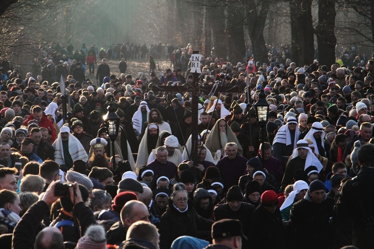 Dlaczego kalwaryjskie misteria przyciągają tłumy?