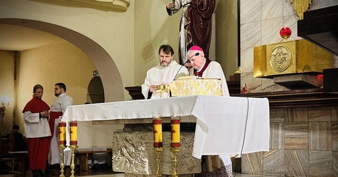 W homilii bp Wodarczyk wskazał na rolę św. Józefa w religijnej i ludzkiej formacji Jezusa.