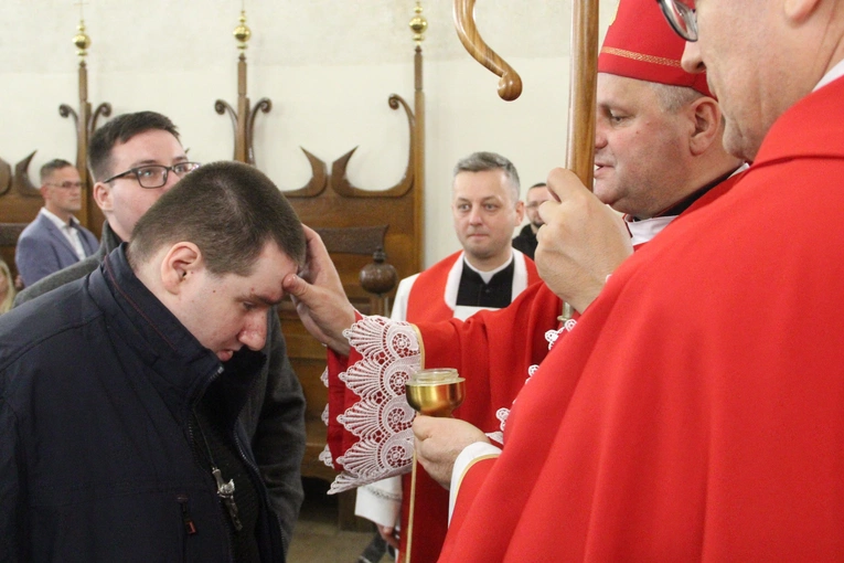 Bierzmowanie w bazylice św. Małgorzaty w Nowym Sączu