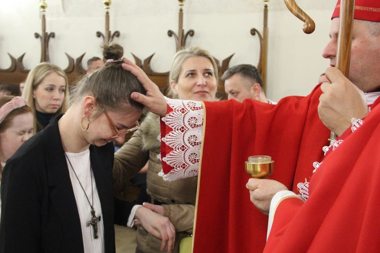 Bierzmowanie w bazylice św. Małgorzaty w Nowym Sączu