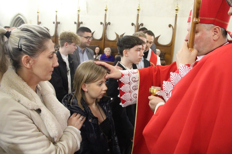 Bierzmowanie w bazylice św. Małgorzaty w Nowym Sączu