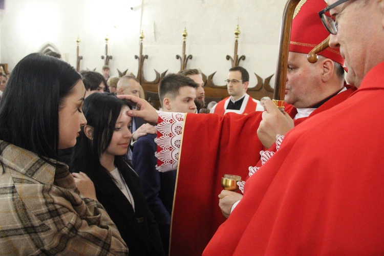 Bierzmowanie w bazylice św. Małgorzaty w Nowym Sączu