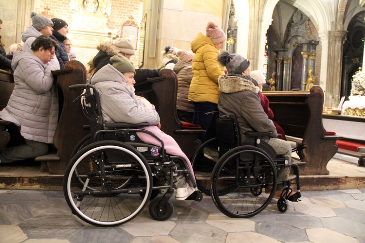 Archidiecezjalna Droga Krzyżowa osób chorych i z niepełnosprawnościami