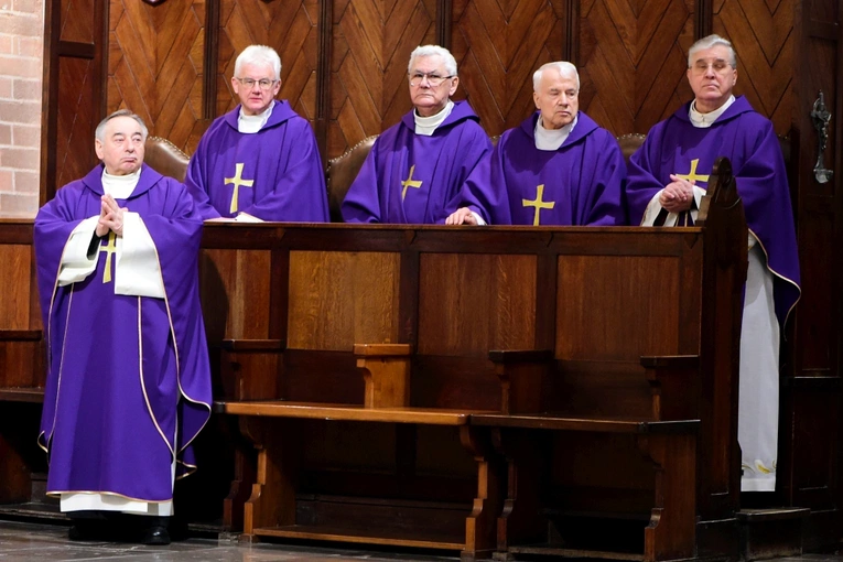 Msza św. za śp. abp. Edmunda Piszcza