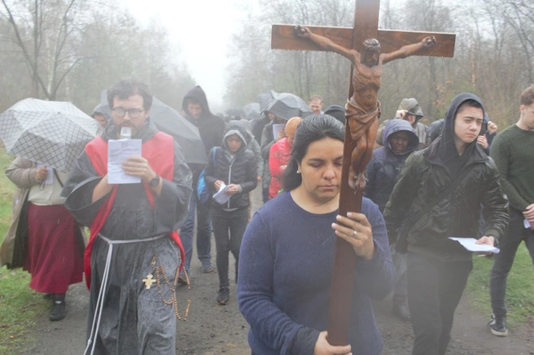 Międzynarodowa Droga Krzyżowa w byłym obozie jenieckim