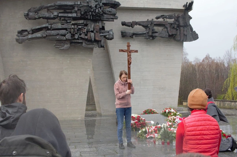 Międzynarodowa Droga Krzyżowa w byłym obozie jenieckim