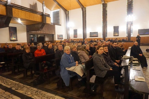 Eucharystia i spotkanie z abp. Rino Fisichellą