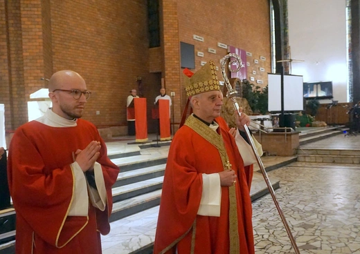 Eucharystia i spotkanie z abp. Rino Fisichellą