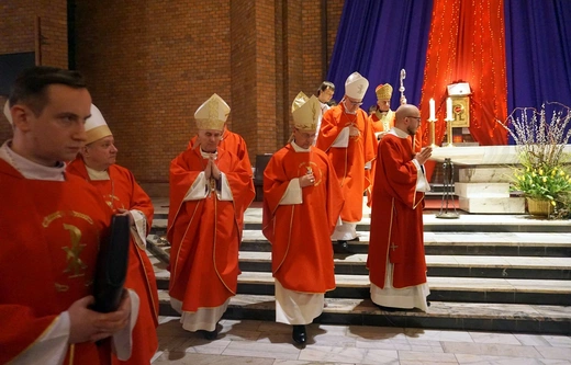 Eucharystia i spotkanie z abp. Rino Fisichellą