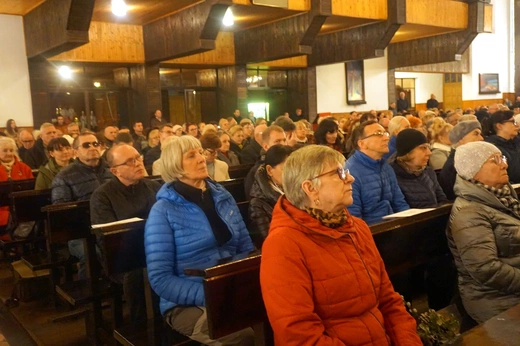 Eucharystia i spotkanie z abp. Rino Fisichellą