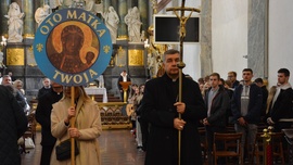 Na Jasnej Górze z maturzystami modlili się bp Wojciech Osial, katecheci, nauczyciele.