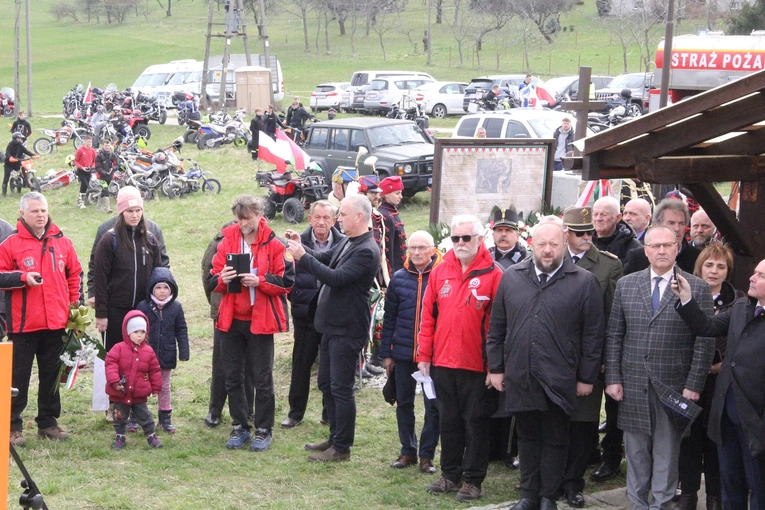 Tęgoborze. Pomnik dla mieszkańców Zawadki