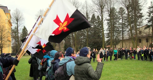 Szli za biało-czarnymi sztandarami!