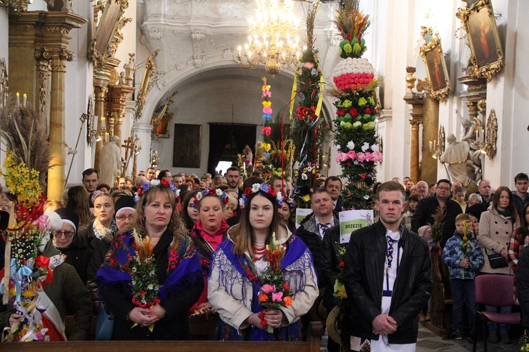 Parada Palm Wielkanocnych w Trzebnicy