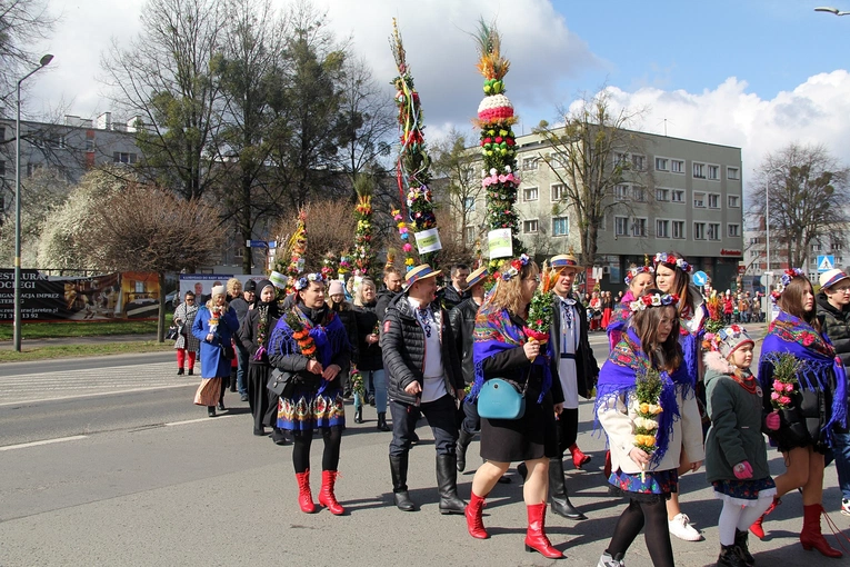 Parada Palm Wielkanocnych w Trzebnicy