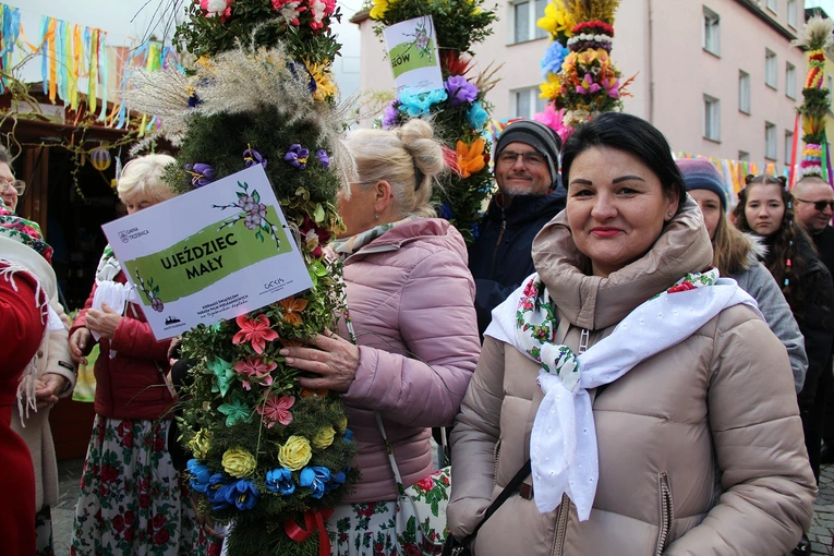 Parada Palm Wielkanocnych w Trzebnicy