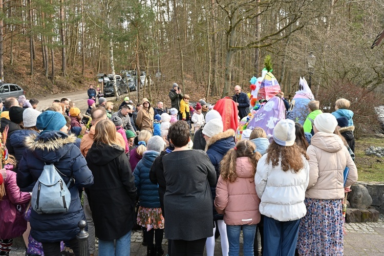 Wielkanocne pisanki w sanktuarium w Matemblewie