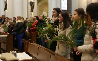 Młodzież archidiecezji katowickiej rozpoczęła Wielki Tydzień w od udziału we Mszy św. w katedrze.