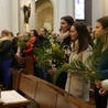 Młodzież archidiecezji katowickiej rozpoczęła Wielki Tydzień w od udziału we Mszy św. w katedrze.