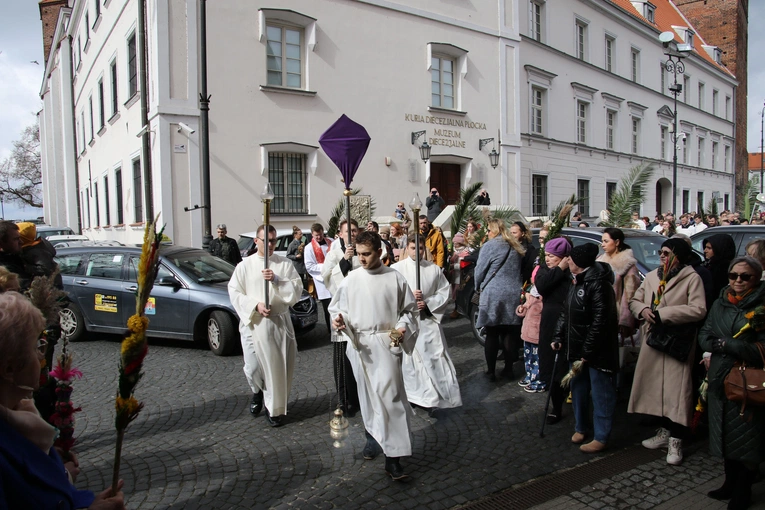 Płock. Niedziela Palmowa w katedrze
