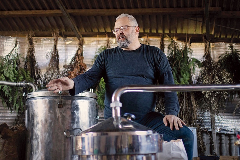 Paweł Piasecki jest olejkarzem już od ponad ćwierć wieku.