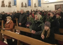 Na zakończenie poświęcone zostały róże, szczególny symbol towarzyszący św. Ricie oraz osobom, które jej orędownictwa przyzywają.