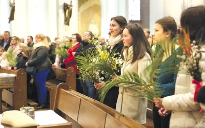 Młodzież rozpoczęła Wielki Tydzień uroczystą Mszą św.