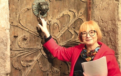 Alicja Czarnecka-Suls przy replice antaby opowiadała o jej symbolicznym znaczeniu w dawnych czasach.