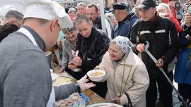 Na opolan czekało 2 tys. porcji żuru