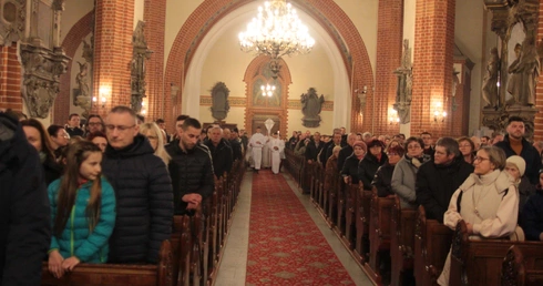 Liturgia, obmycie nóg i ciemnica