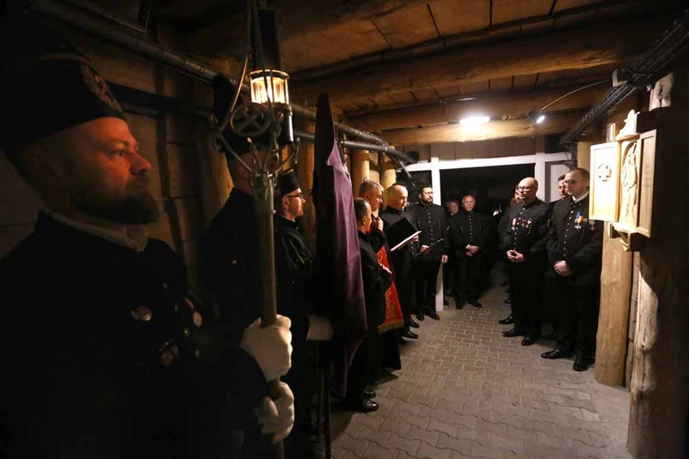 Droga Krzyżowa w kopalni soli w Wieliczce