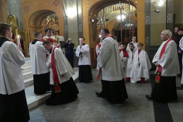 Wielk Piątek - liturgia Męki Pańskiej w katedrze św. Mikołaja w Bielsku-Białej - 2024