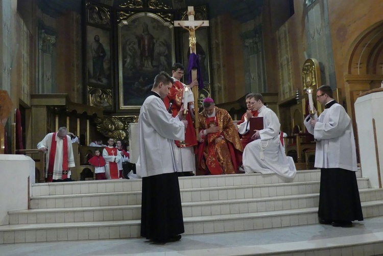 Wielk Piątek - liturgia Męki Pańskiej w katedrze św. Mikołaja w Bielsku-Białej - 2024