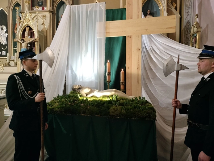 Radomin. Grób Pański w parafii pw. św. Mikołaja