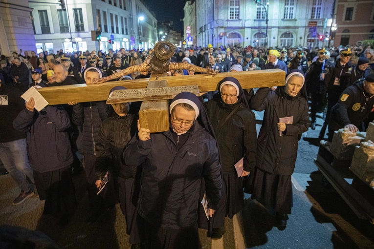 160-kilogramowy krzyż