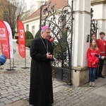 Paczki dla ubogich i potrzebujących od Caritas na Wielkanoc