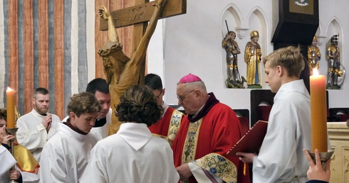 Bp Dajczak: To nie cierpienie, ale miłość Chrystusa jest zbawieniem