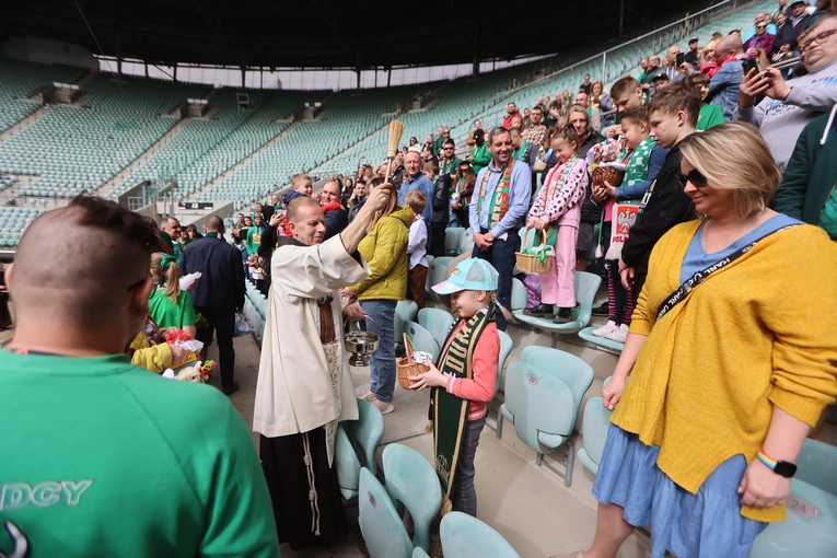 Święconka na wrocławskim stadionie Śląska Wrocław