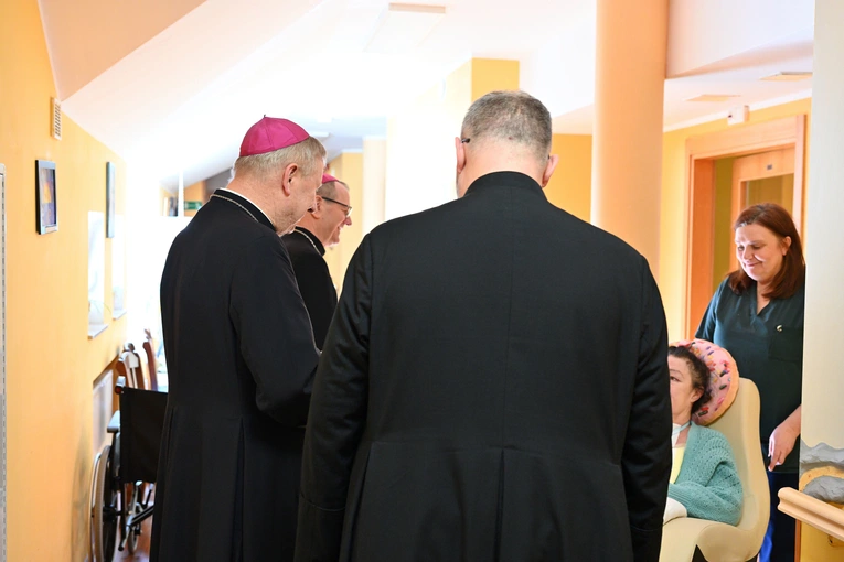 Biskupi gdańscy w sopockim hospicjum
