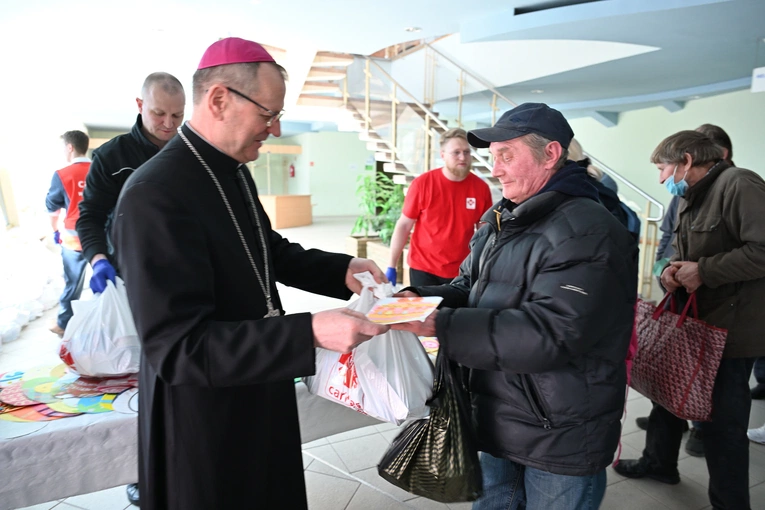 Wielkanocne śniadanie Caritas AG