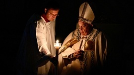 Papież przewodniczył liturgii Wigilii Paschalnej 