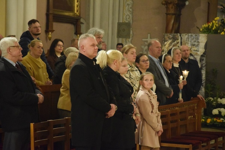 Wigilia Paschalna w katedrze Opieki Najświętszej Maryi Panny w Radomiu