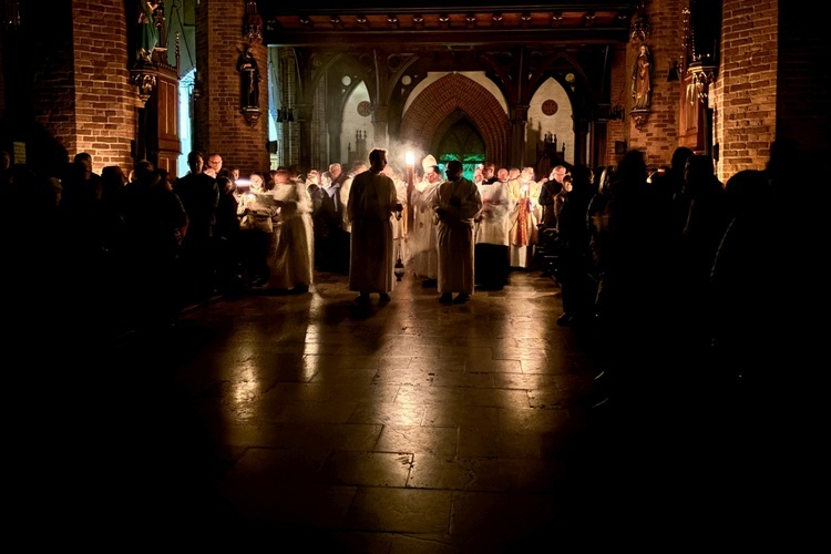 Liturgia Wigilii Paschalnej - konkatedra św. Jakuba w Olsztynie