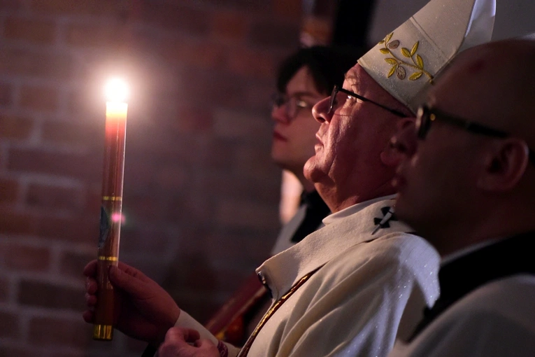 Liturgia Wigilii Paschalnej - konkatedra św. Jakuba w Olsztynie