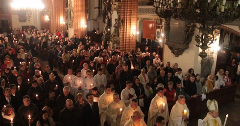 Wigilia Paschalna w legnickiej katedrze