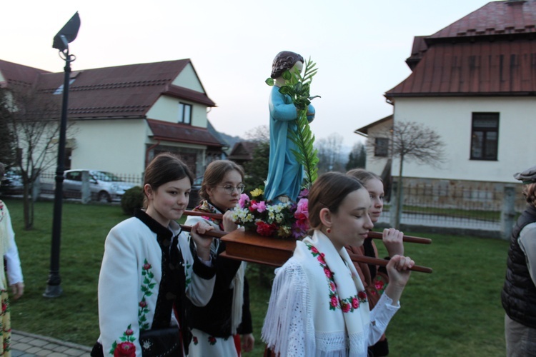 Procesja rezurekcyjna w Miętustwie